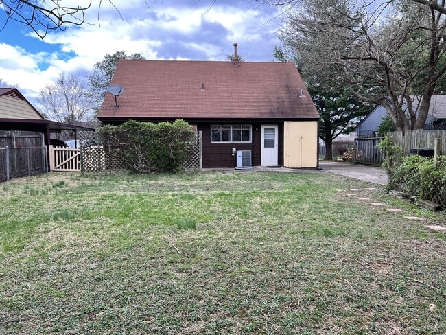 Building Photo - 3122 Commander Dr