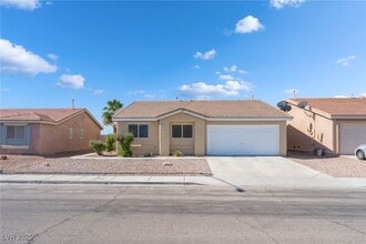 Building Photo - 2111 Hollow Oak Ave