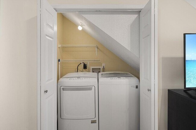 Building Photo - 42 Vía Largo