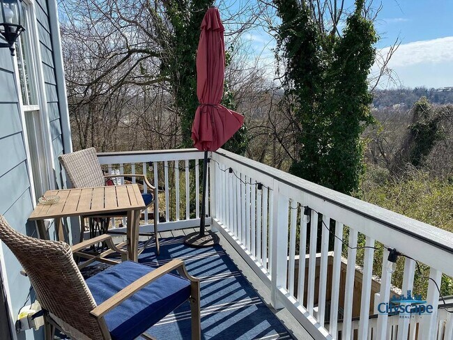 Building Photo - SWANKY 3 BEDROOM NEWER HOME IN HISTORIC CH...