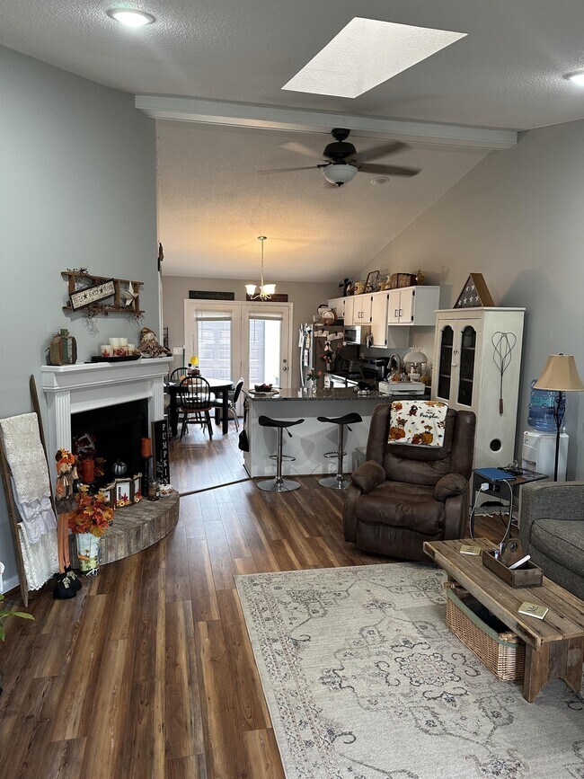 Building Photo - 303 St John Rd