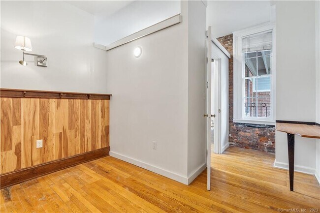 Building Photo - 239 Bradley St