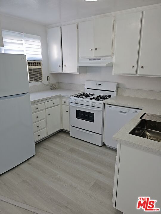 Building Photo - 18530 Hatteras St