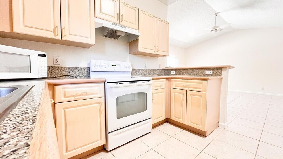 Building Photo - 1434 Hawthorne Pl
