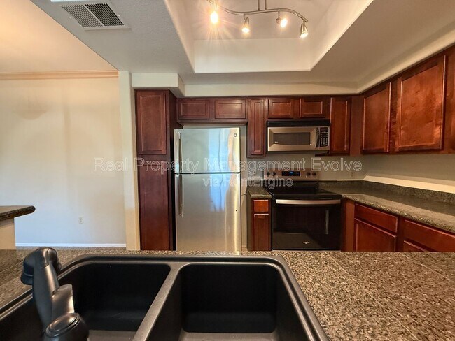 Building Photo - 750 E Northern Ave