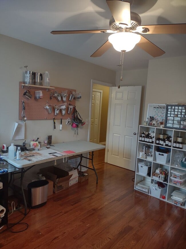 Building Photo - Outstanding FIVE Bedroom Home in Northeast Columbia!