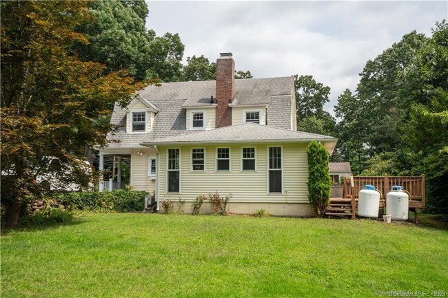 Building Photo - 23 Deer Park Rd