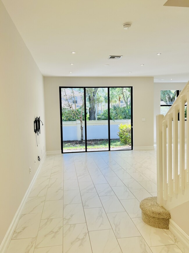 Building Photo - 7841 Bristol Cir