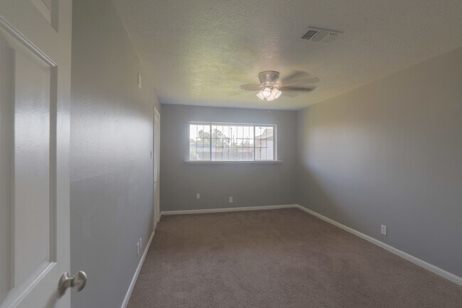 Building Photo - 3118 Flamborough Dr