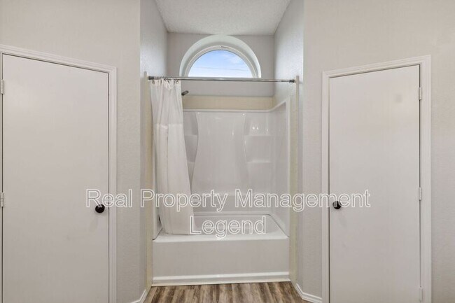 Building Photo - 327 Alyse Rd