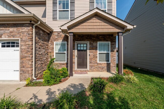 Building Photo - **WELL MAINTAINED, 2016-BUILT HOME IN DESI...