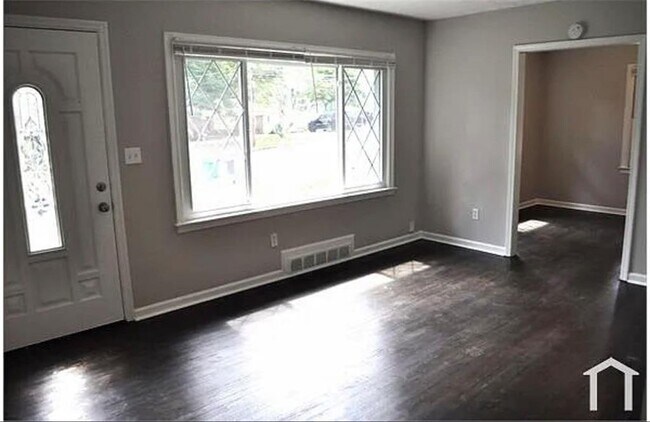 Building Photo - 2113 Seavey Dr