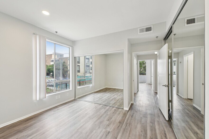Interior Photo - 845 S. Kingsley