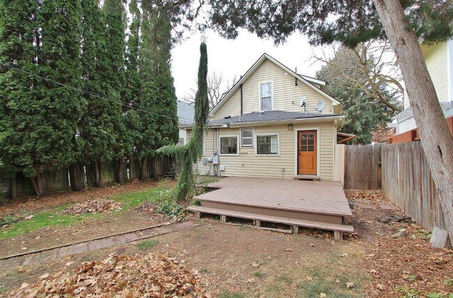 Building Photo - Charming Cottage Style North End Home