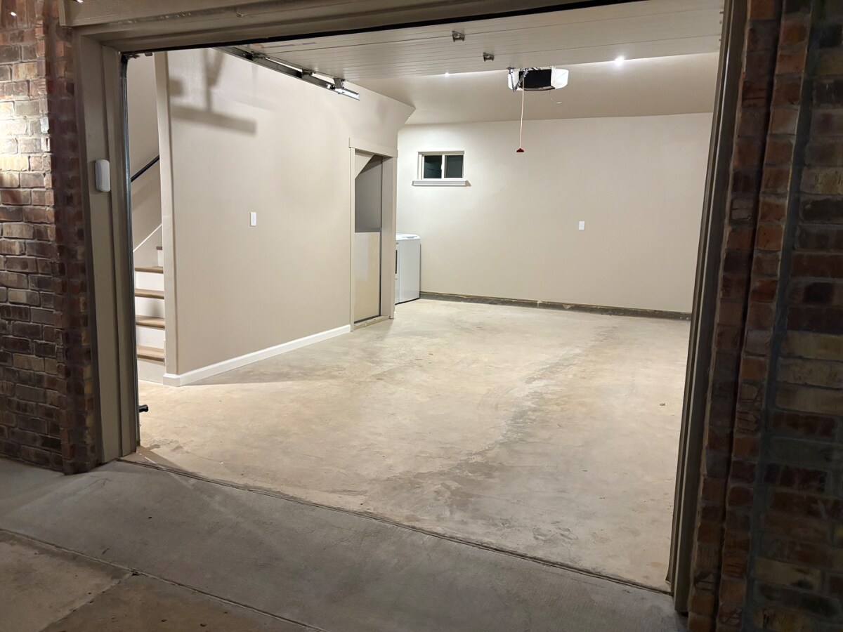 Building Photo - 8710 Palermo Dr