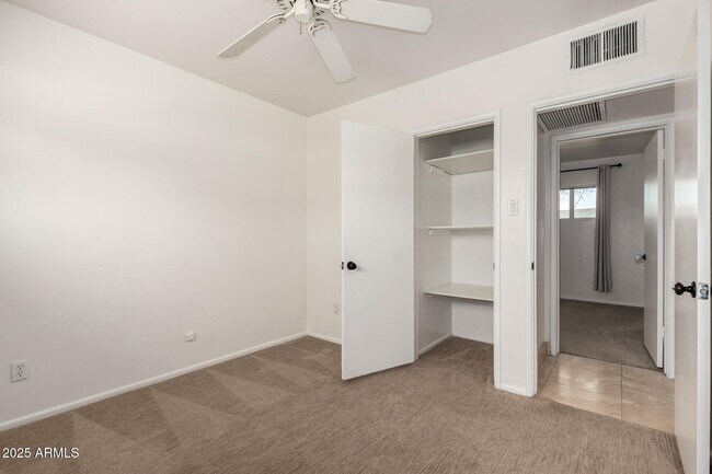 Building Photo - 6925 E Rancho Vista Dr