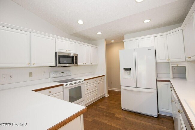Building Photo - 1205 Greenbriar Dr