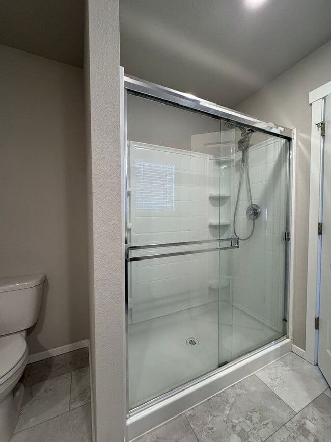 Building Photo - Modern 4-Bed Home for Rent