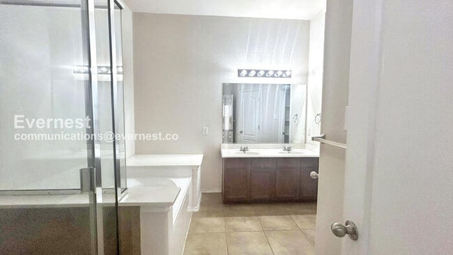 Building Photo - 129 Snowflake Dr