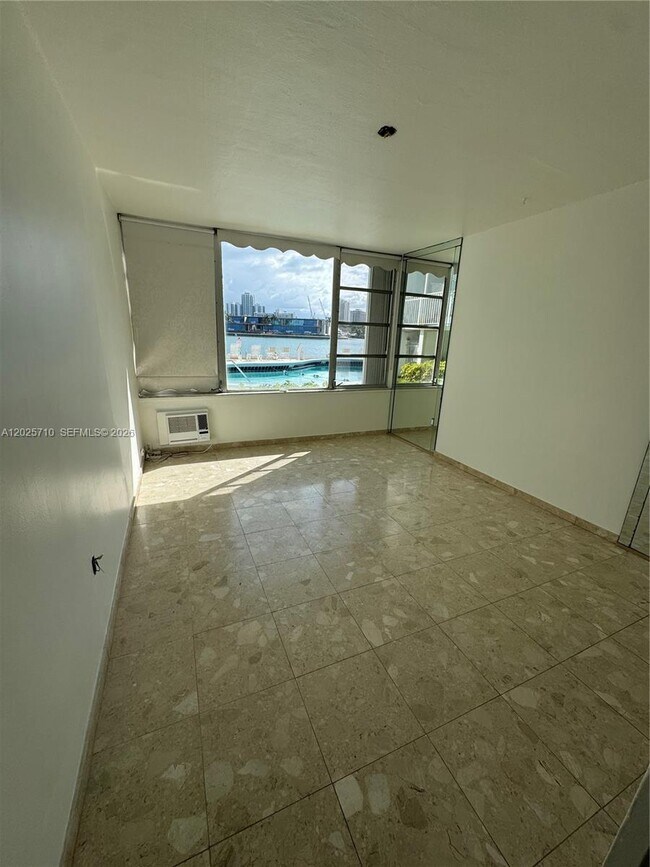 Building Photo - 10281 E Bay Harbor Dr