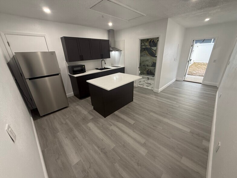 Building Photo - 2331 Glenridge Dr