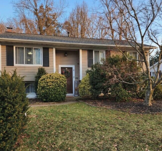 Building Photo - 525 Kenora Dr