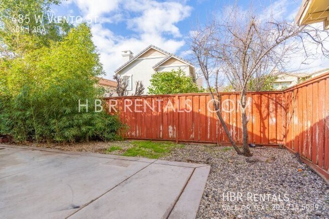 Building Photo - 485 W Viento St