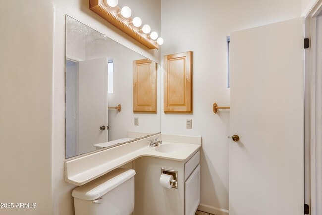 Building Photo - 510 E Sequoia Dr