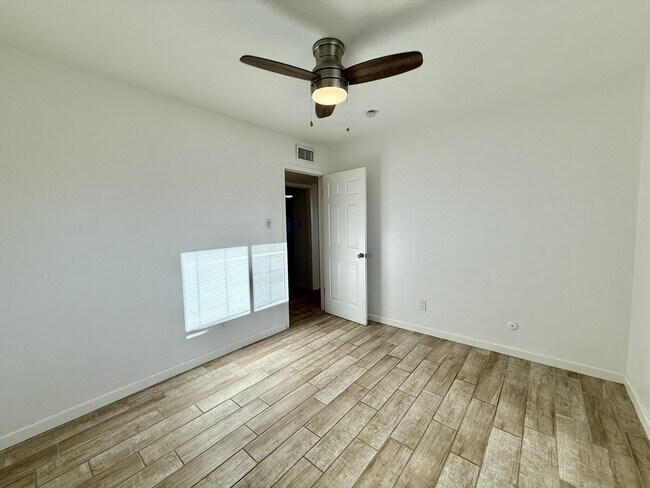 Building Photo - 10833 Cardigan Dr