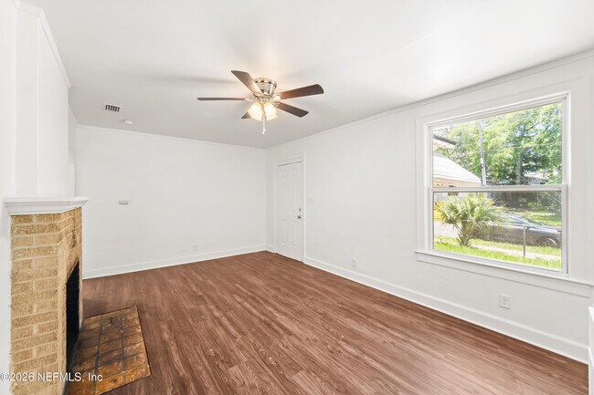 Building Photo - 569 W 49th St