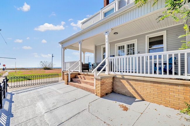 Building Photo - 12 East Ave