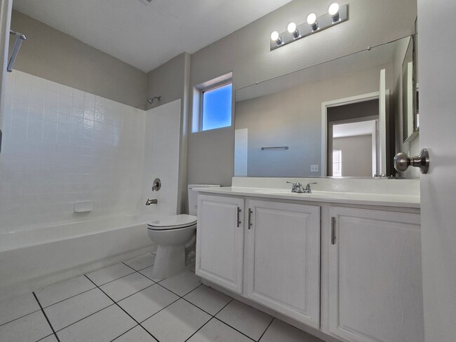 Building Photo - Get $1825 Off Feb 2026 - Move-in no later than Dec 29th!