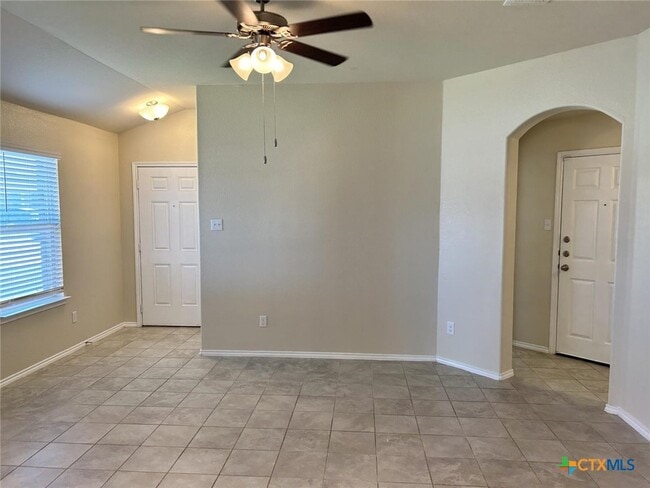 Building Photo - 6400 Treiber Dr