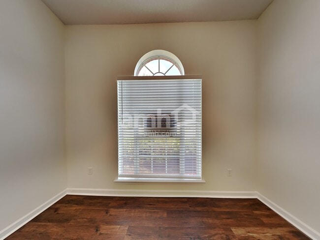Building Photo - 61 Carlisle Ln