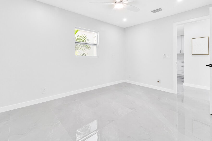 Building Photo - 8957 NW 44th Ct