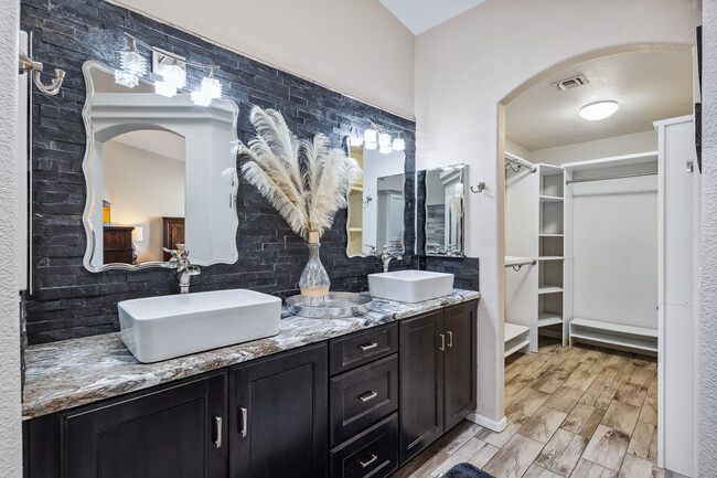 Building Photo - 3785 Cholla Dr