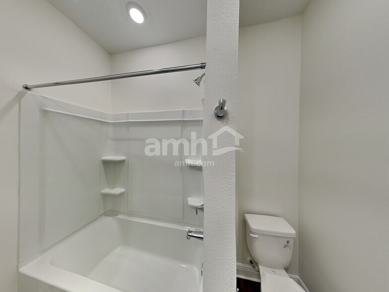 Building Photo - 14519 Cedar Mill Dr