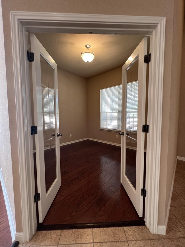 Building Photo - 25030 Buttermilk Ln