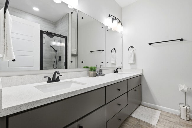 Building Photo - 1809 Pease St