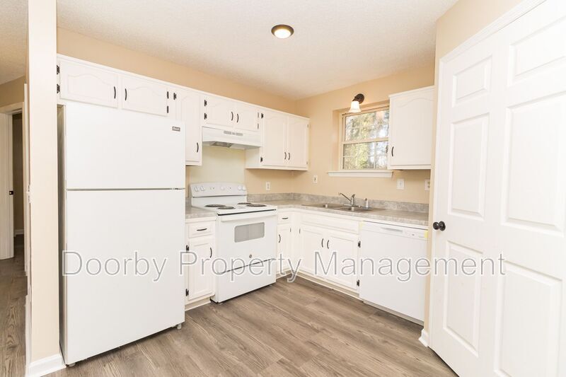 Building Photo - 2425 Ashmore Ave