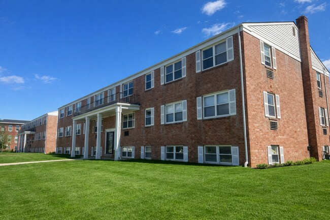 Building Photo - Greentree Apts-Quakertown