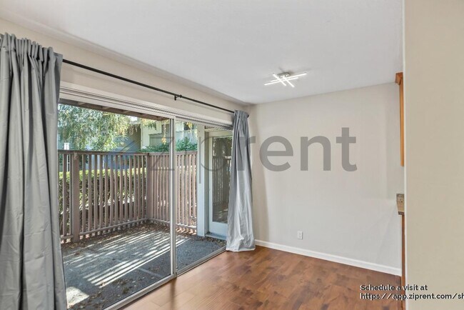 Building Photo - 280 Easy St