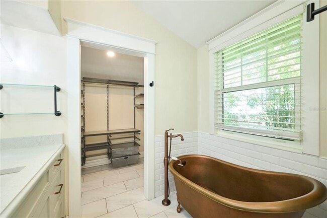 Building Photo - 6008 N Highland Ave