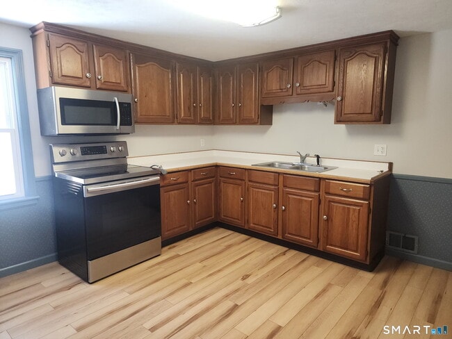 Building Photo - 81 Middlefield St