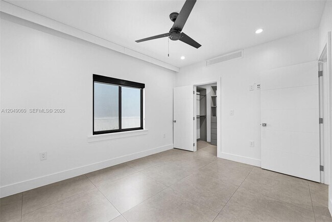 Building Photo - 8871 SW 28th St