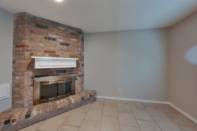 Building Photo - 16726 Britford