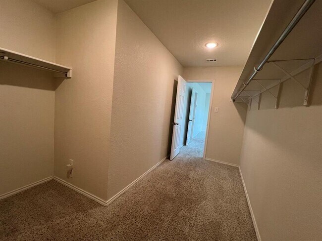 Building Photo - 309 Kaden Prince Dr