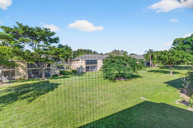 Building Photo - 3939 NE 5th Ave