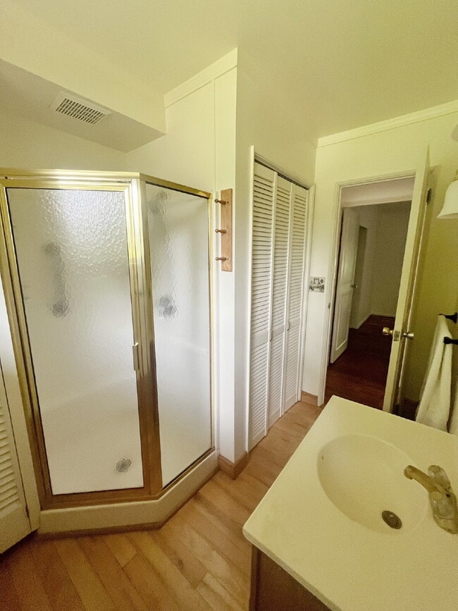 Building Photo - Charming Single Family 2 Bed/1 Bath in Groton!