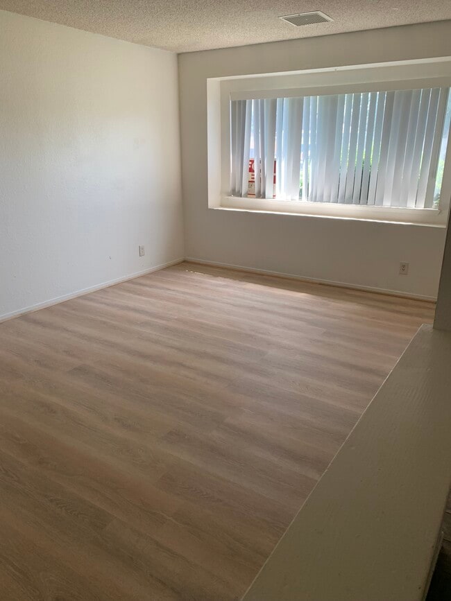 Living Room - 617 S Gold Canyon St